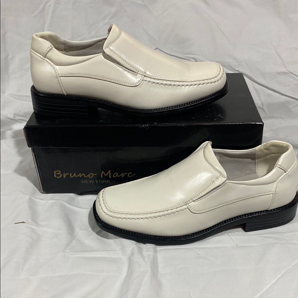 White Slip-On Loafers with Elastic Panels and Moccasin Toe